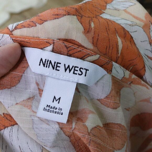 Nine West | Short Sleeve V Neck Top Medium - Picture 5 of 7